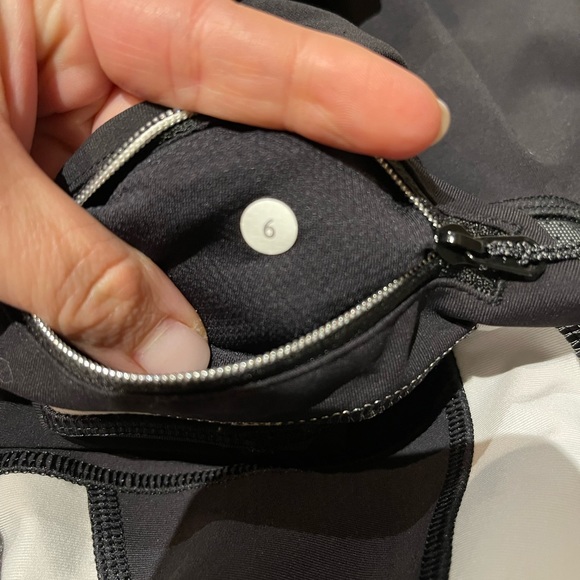 Lululemon crop legging , SIZE 6 - Picture 5 of 10